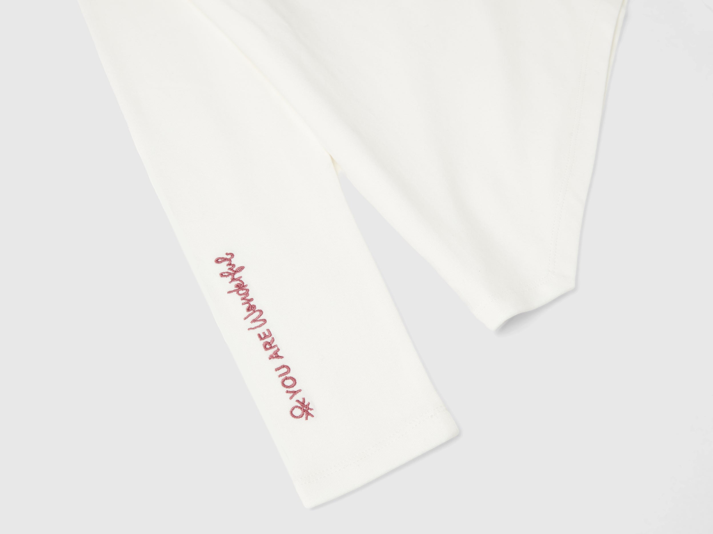 T-shirt com base assimétrica - ucb_image_DS1