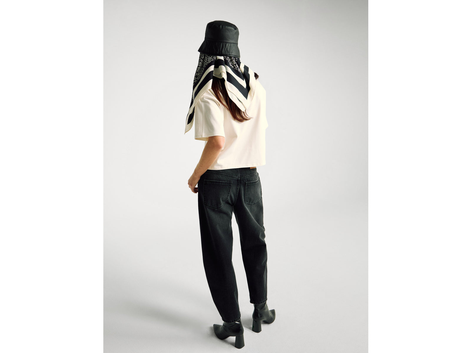 T-shirt boxy fit com aplicação - ucb_image_B