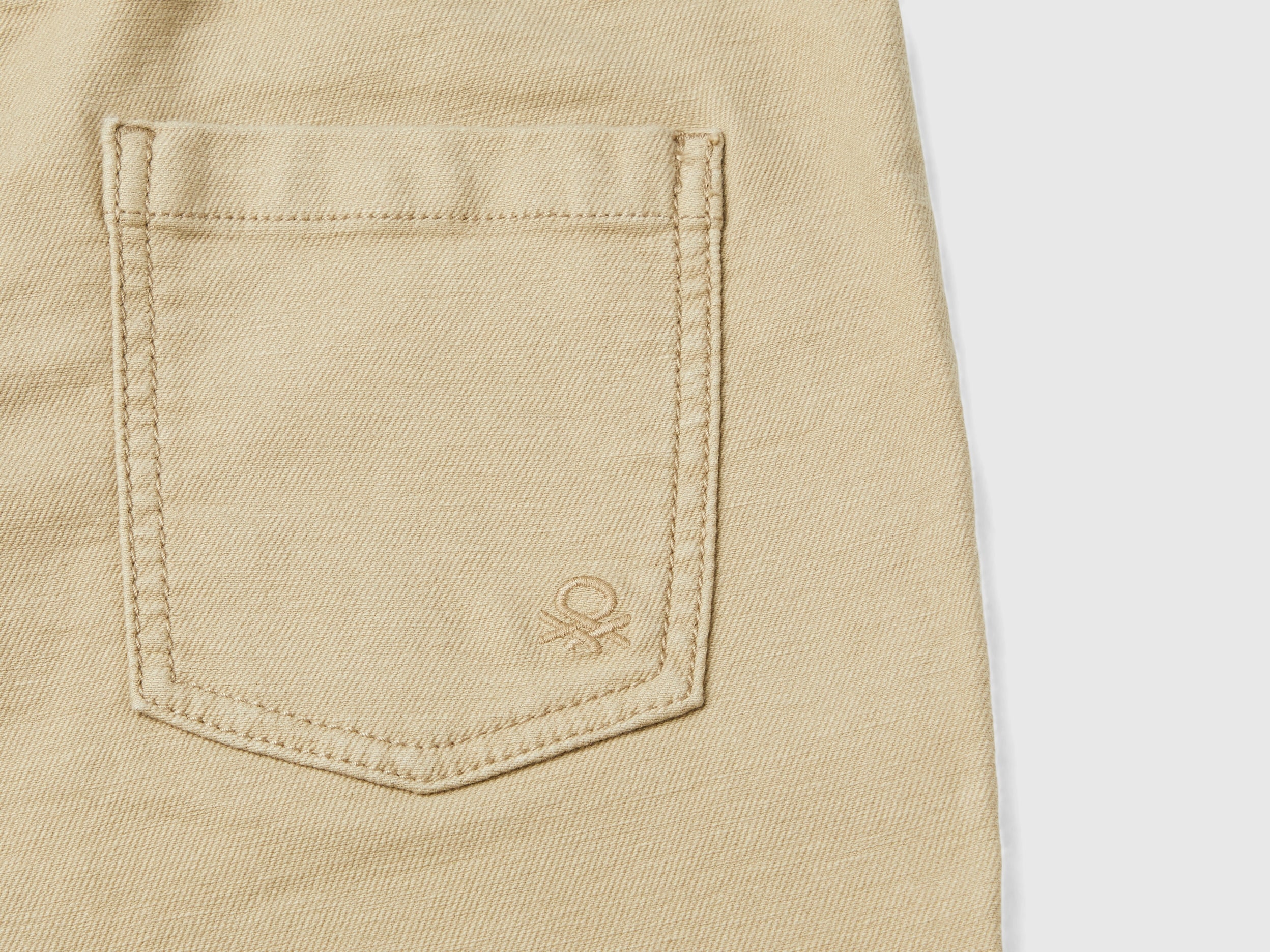 Joggers em mistura de algodão com cordão de ajuste - ucb_image_DS1