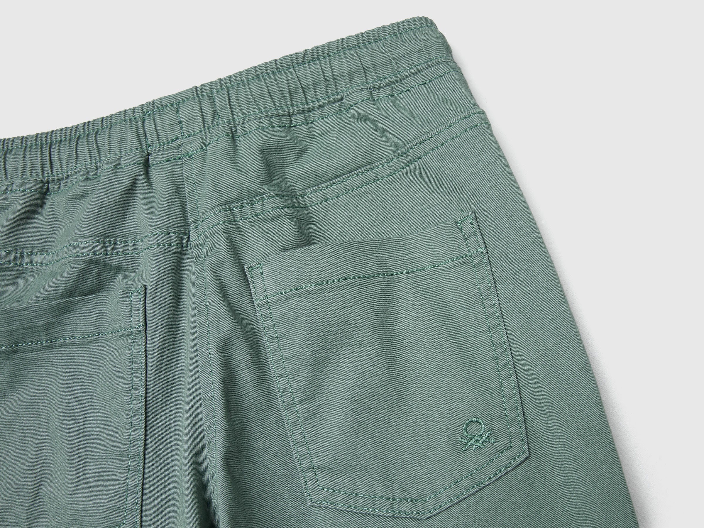 Joggers em algodão stretch com cordão de ajuste - ucb_image_DS1
