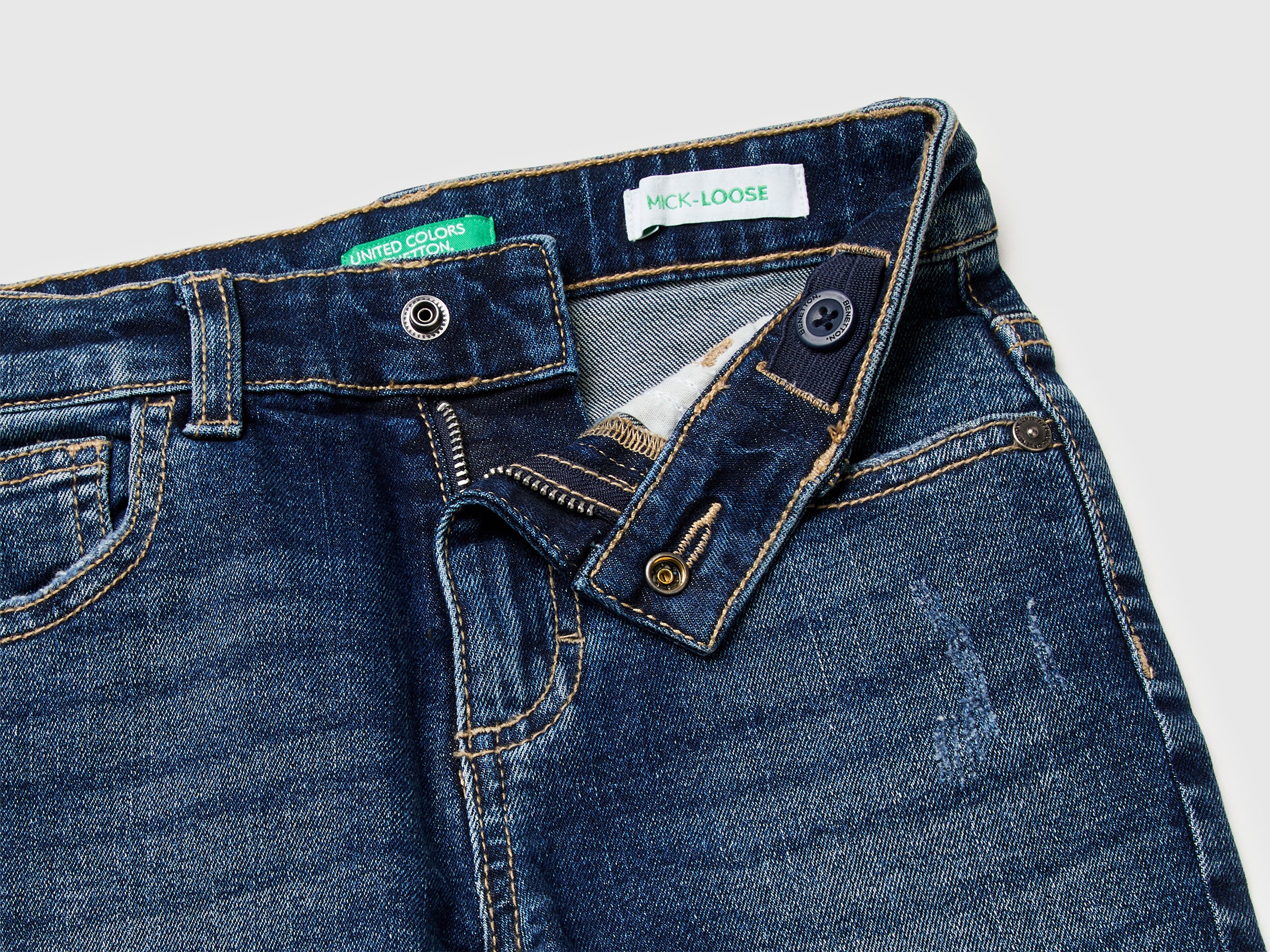 Jeans loose fit com rasgos - ucb_image_DS1