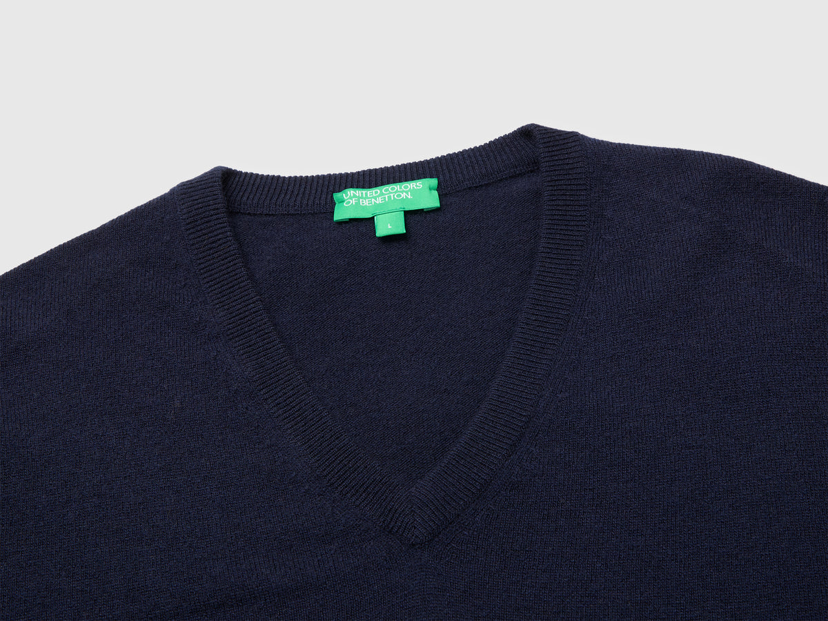 Camisola decote em V azul da meia-noite em pura lã Merino - ucb_image_DS1