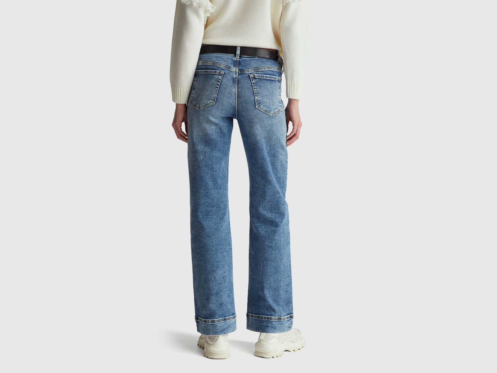 Jeans flare em algodão reciclado - ucb_image_B
