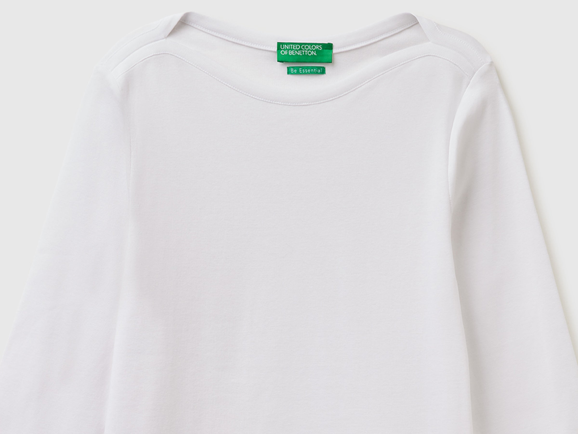 Slim fit t-shirt with boat neck - ucb_image_DS1