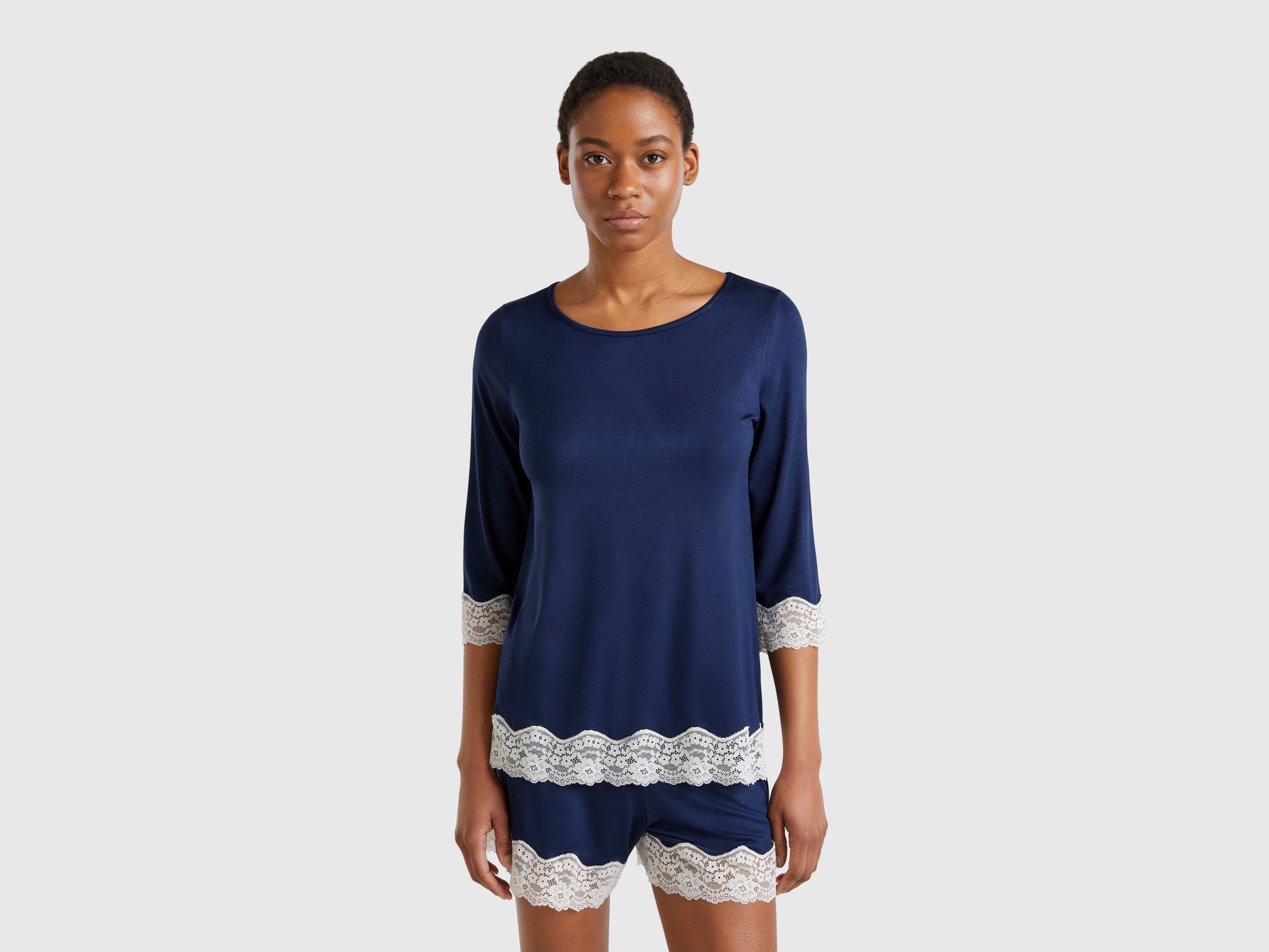 Camisola fluida com detalhes em renda - ucb_image_F