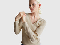 T-shirt bege com decote em V - ucb_image_FY