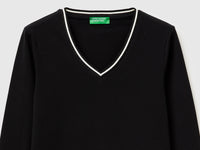 Fitted V-neck T-shirt - ucb_image_DS1