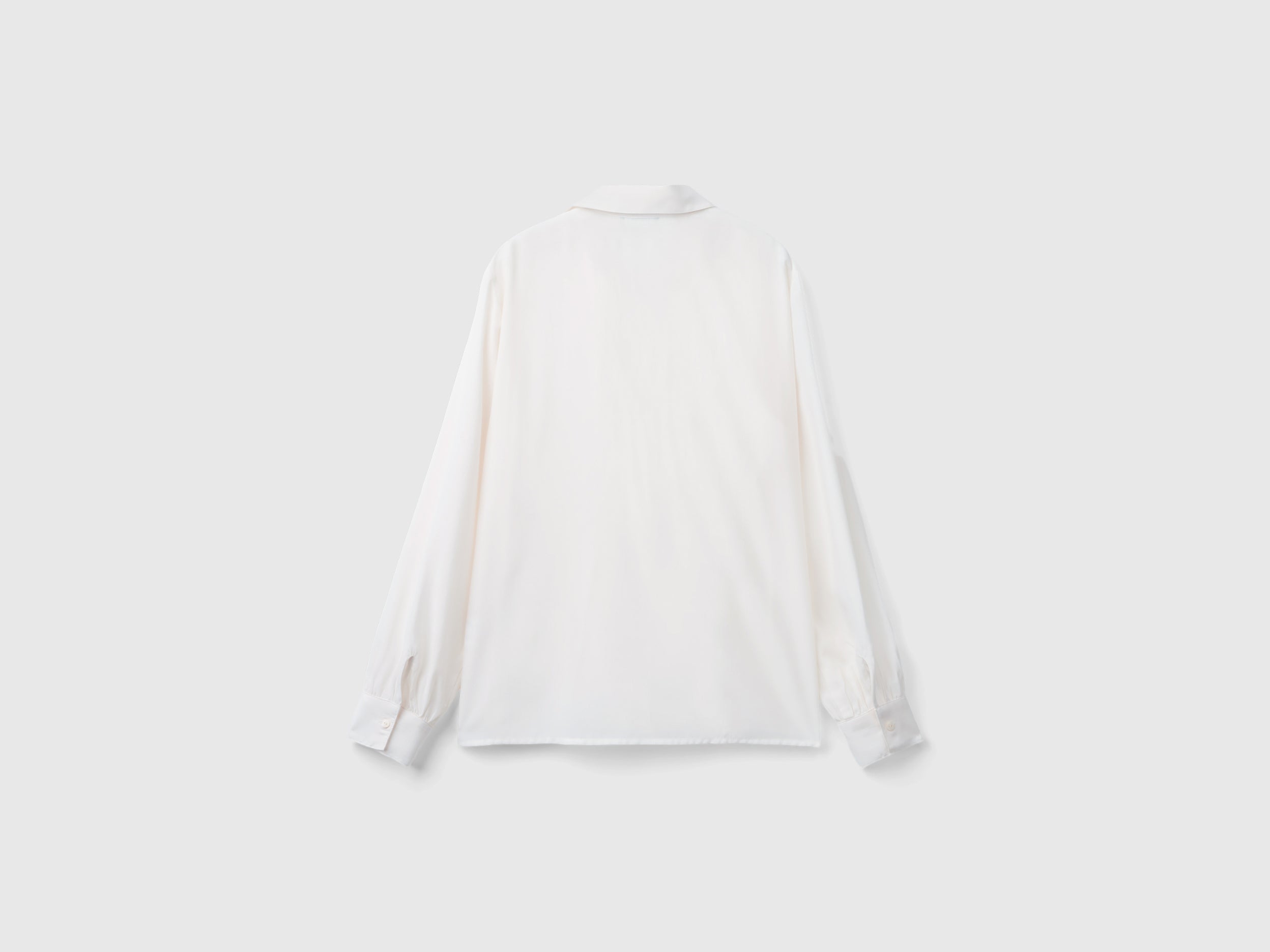 Camisa com decote em V - ucb_image_BS