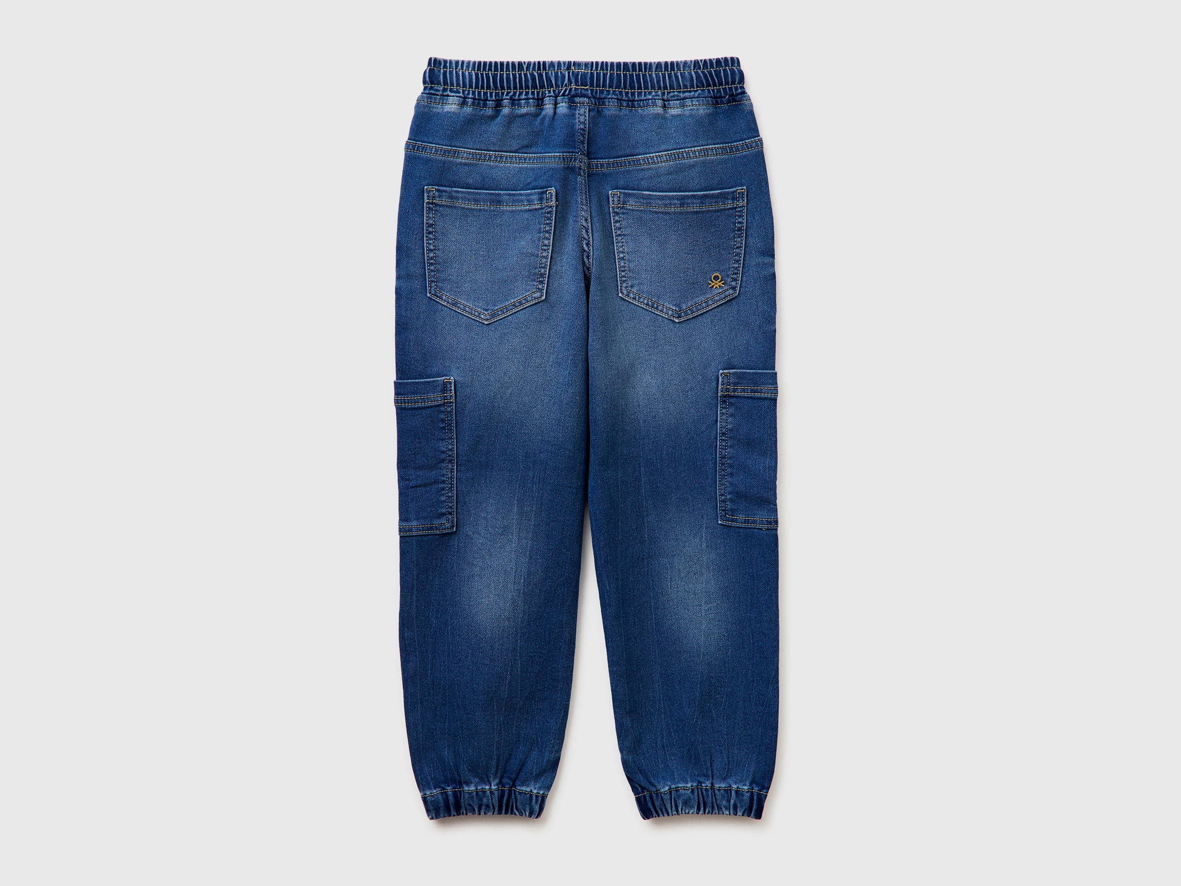 Joggers de jeans com maxi bolsos - ucb_image_BS