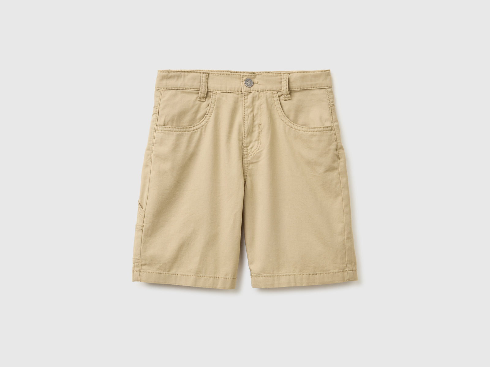 Lightweight Bermuda shorts with pockets - ucb_image_FS