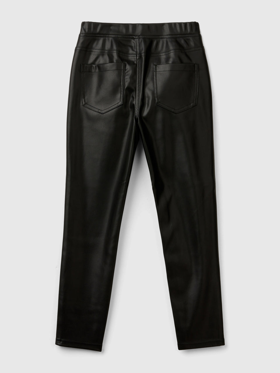 Calças em tecido efeito pele - ucb_image_BS