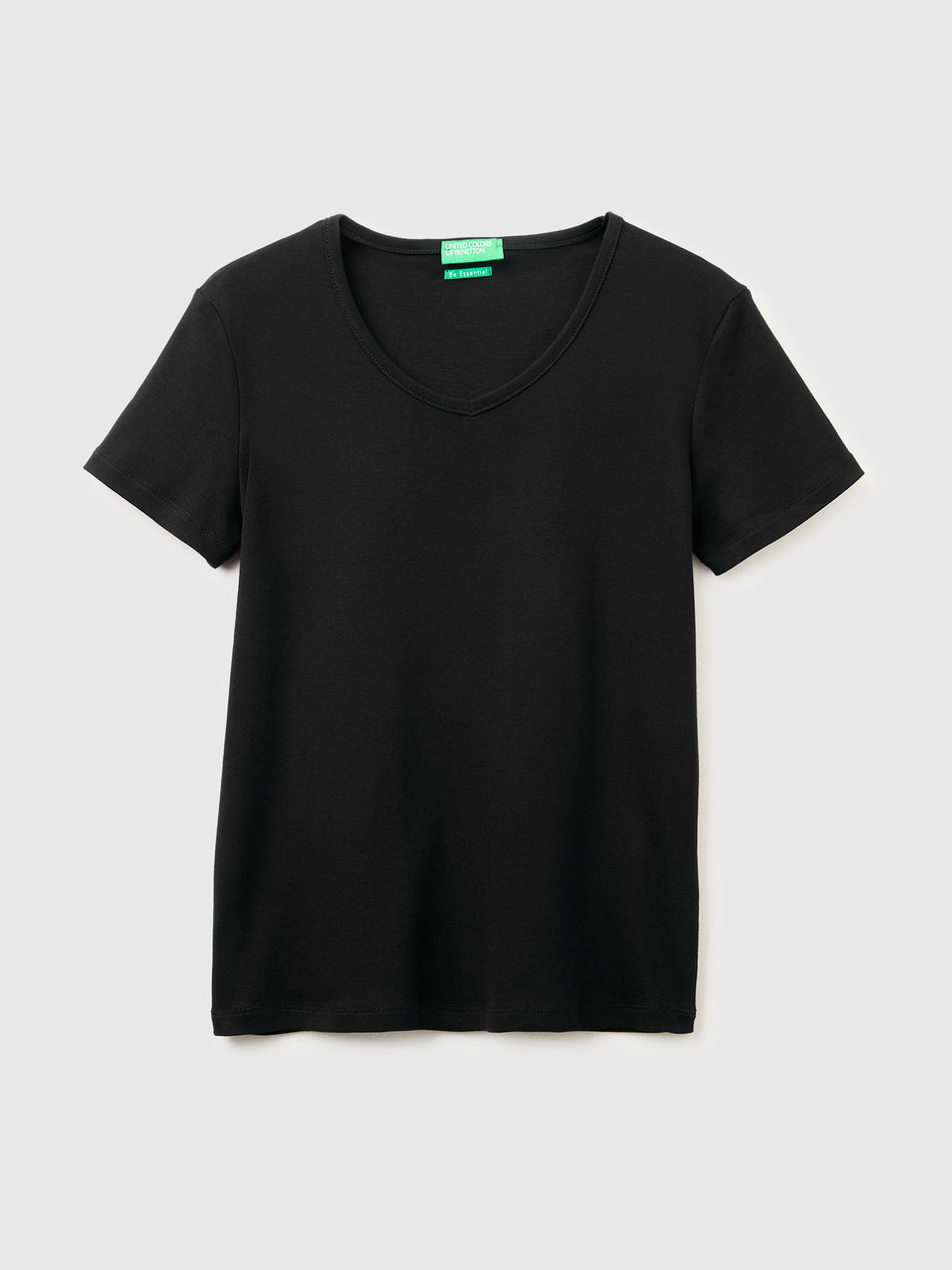 Slim fit t-shirt with V-neck - ucb_image_FS