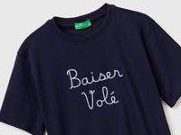 T-shirt com texto bordado - ucb_image_DS1