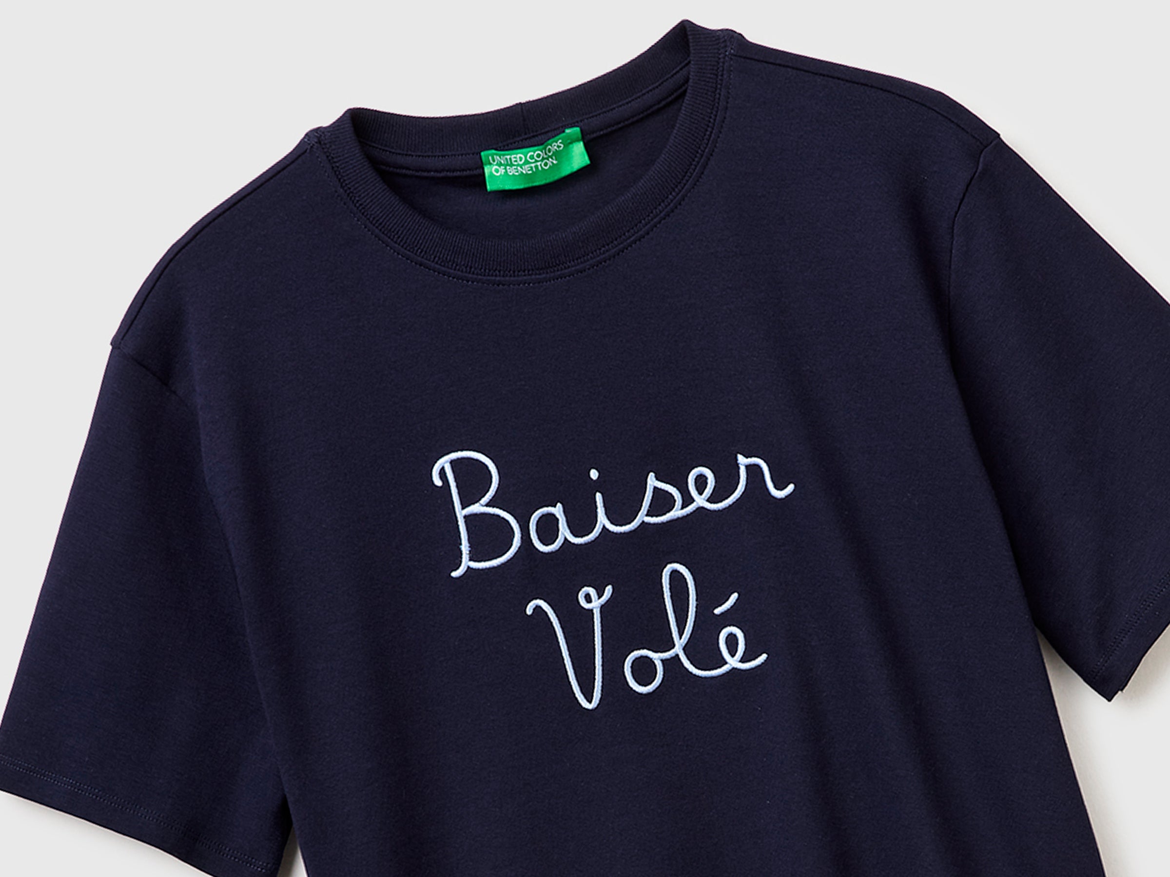 T-shirt com texto bordado - ucb_image_DS1