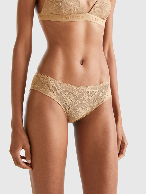 Underwear in lace and microfiber
