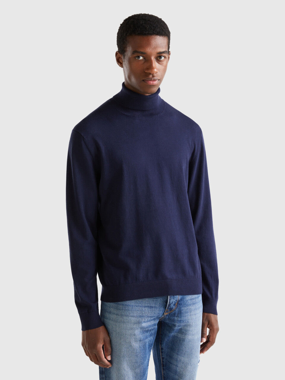 Lightweight cotton top turtleneck