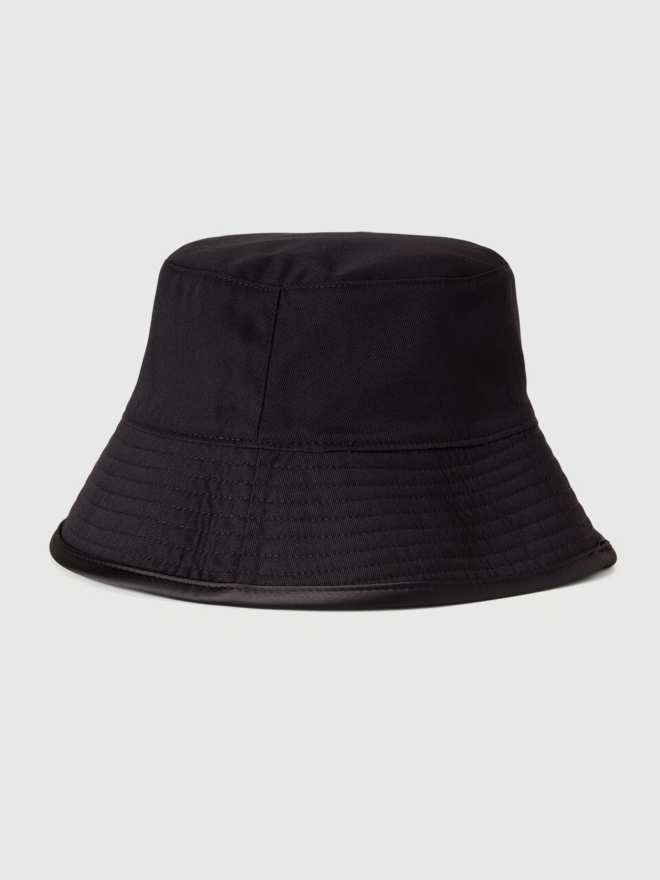 HAT Women image number 2