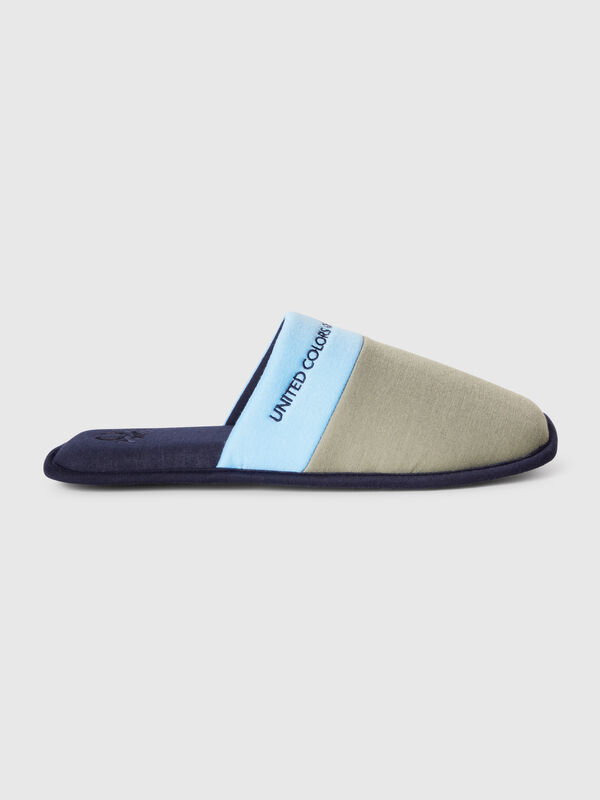 Slippers with logo