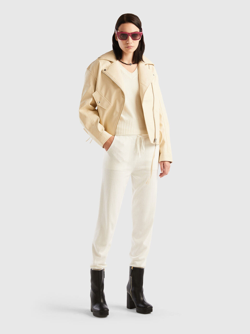 V neck sweater in wool blend Creamy White Benetton
