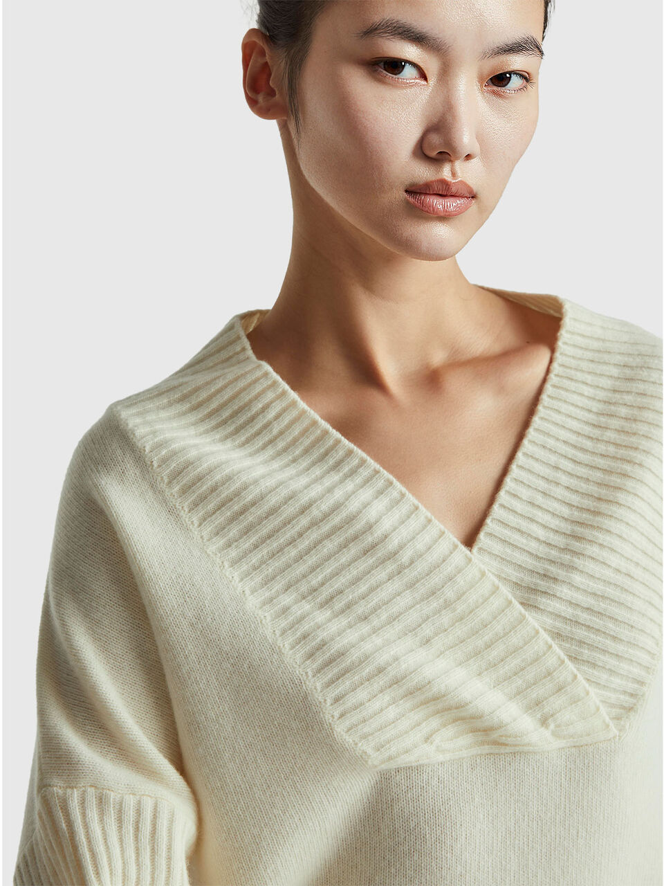 V NECK SWEATER L/S Women image number null