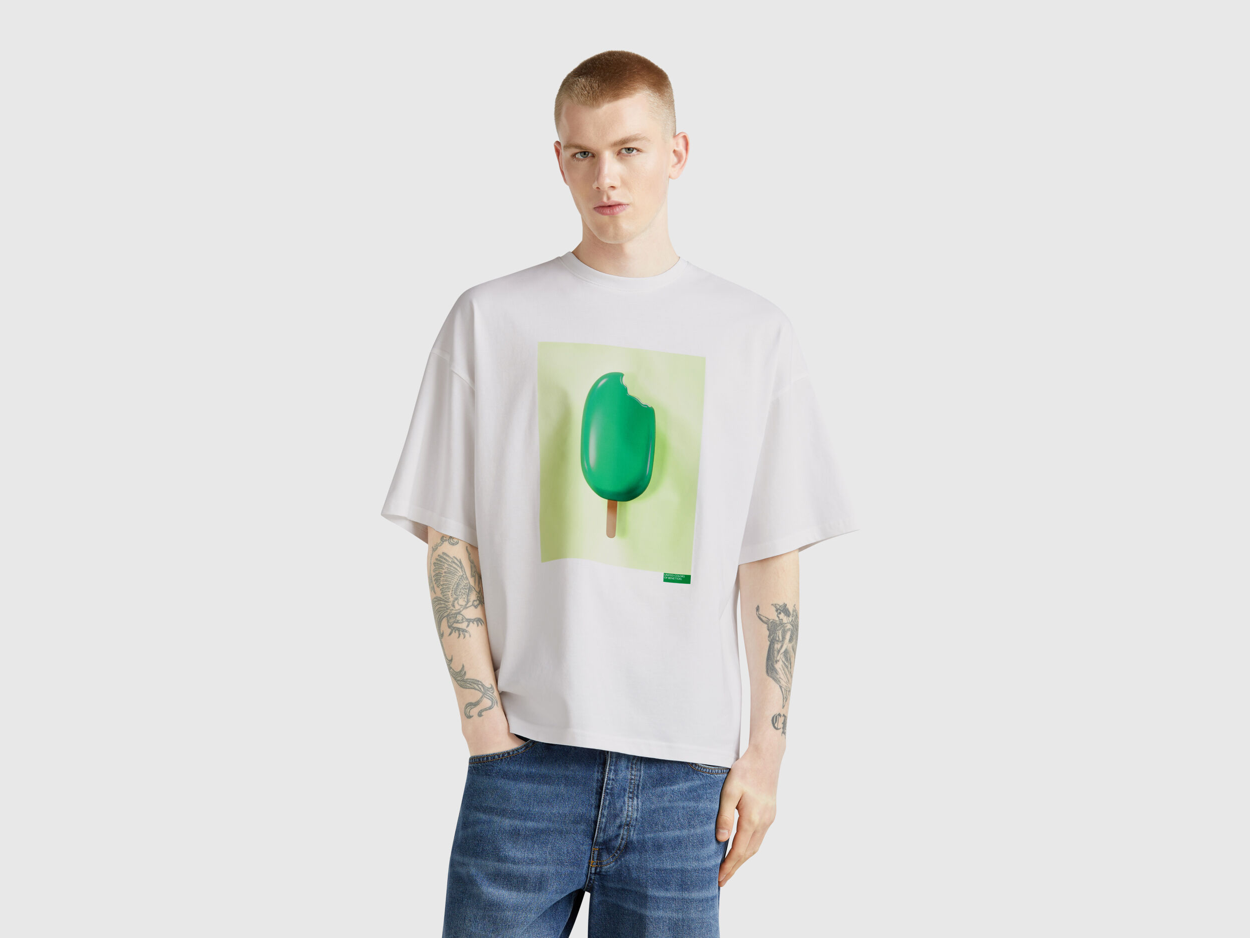 【 JEANS】 icecream back print graphic t-shirt in white Tommy Jeans Icecream Back Print Graphic T-Shirt in Ecru