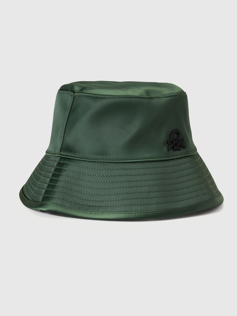 HAT Women image number 1