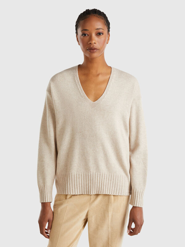 V-neck sweater in wool blend Women