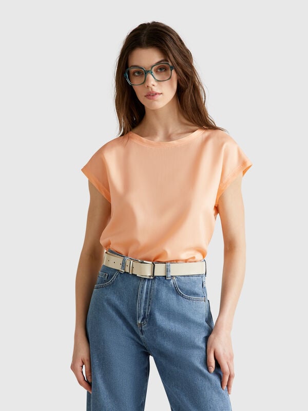 	Flowy blouse Women
